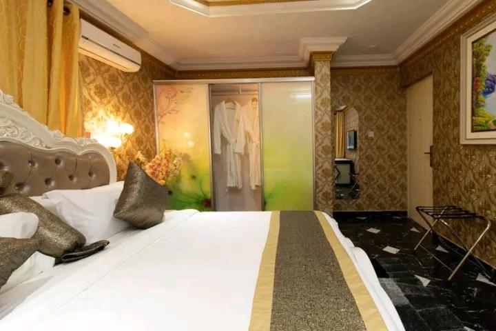 Ag Hotel And Suites Ogbodjo エクステリア 写真